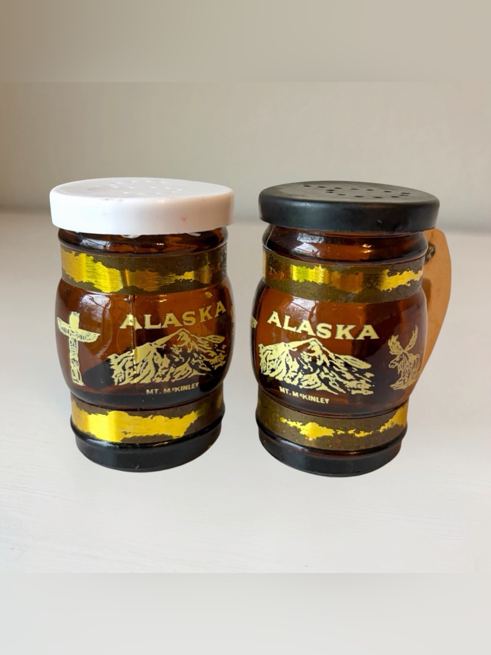 Vintage Alaska souvenir salt & pepper shakers. Made in Taiwan